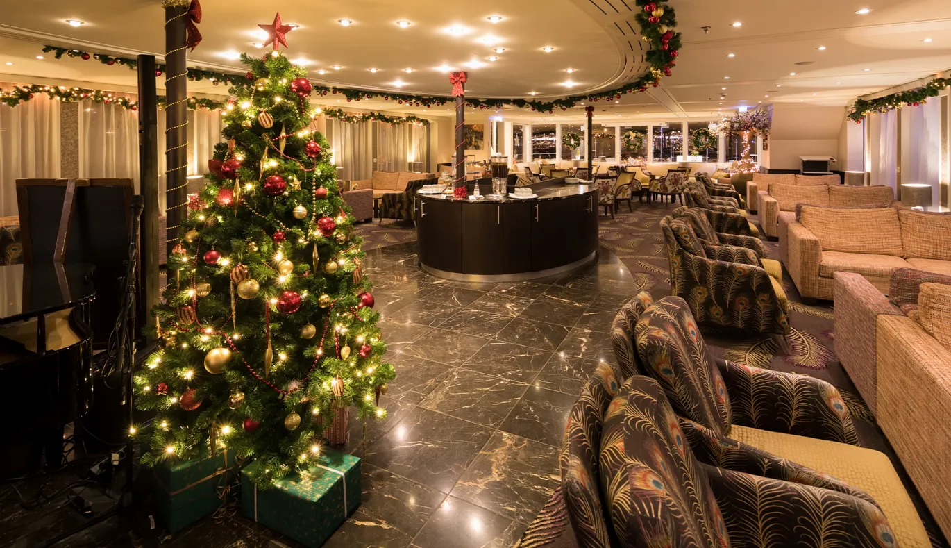 AmaSonata_Main_Lounge_Christmas_2023