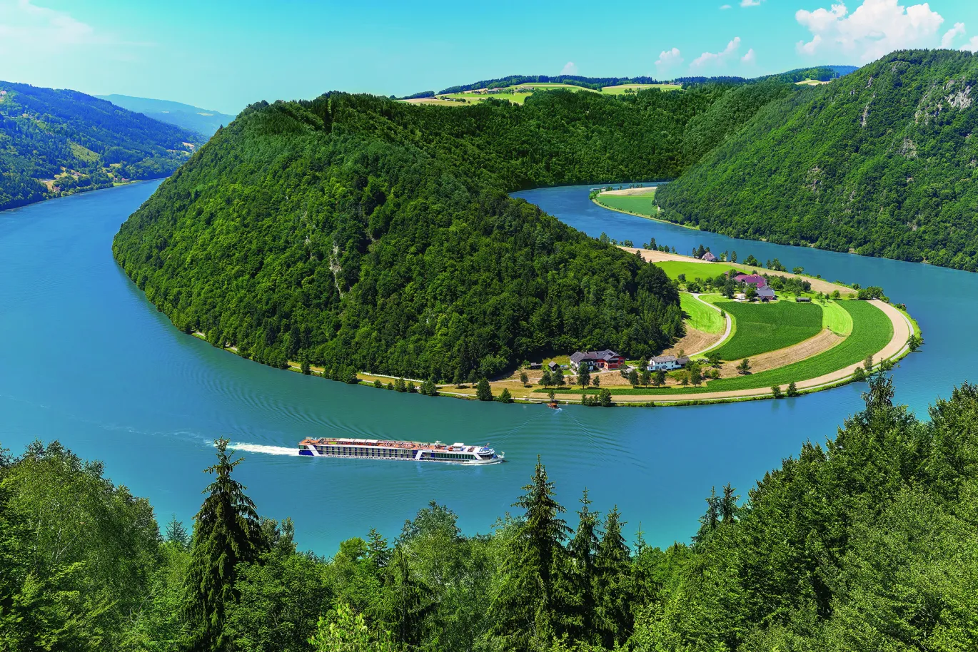DANUBE_AT_CruisingDanubeRvr-1