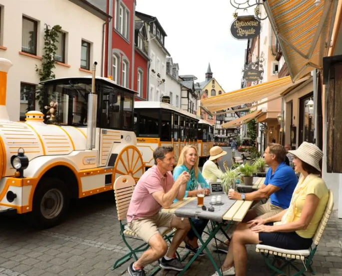 connections_people_cafe